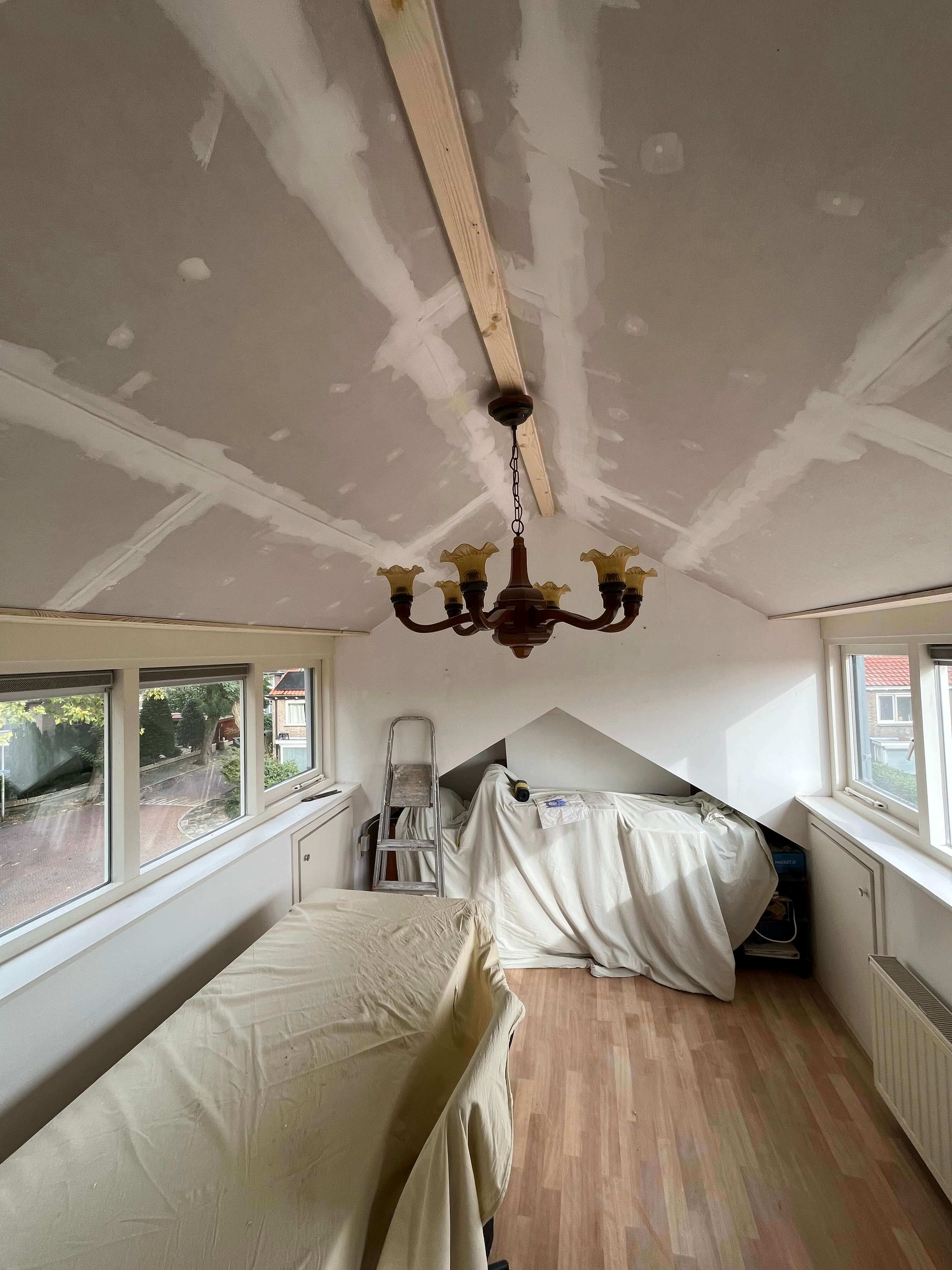 Gipsplaat en vurenhout